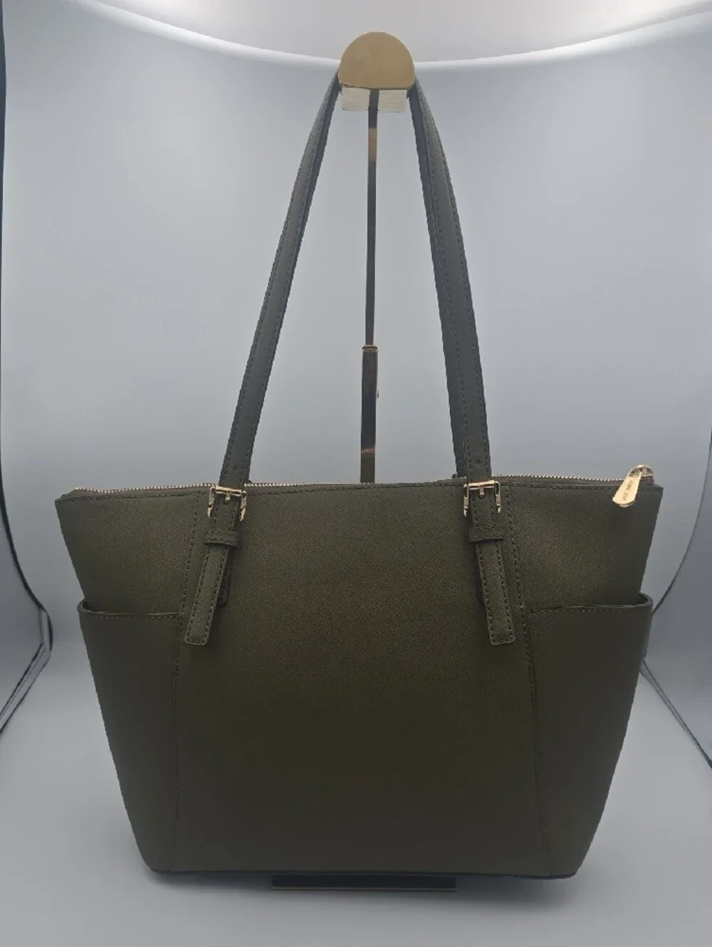 Michael Kors Olive Green Jet Set Saffiano Med Tote Gold Hardware (EUC)✨️🫒✨️